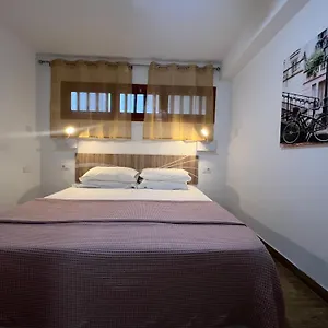  Apartment Garden Privado Spain