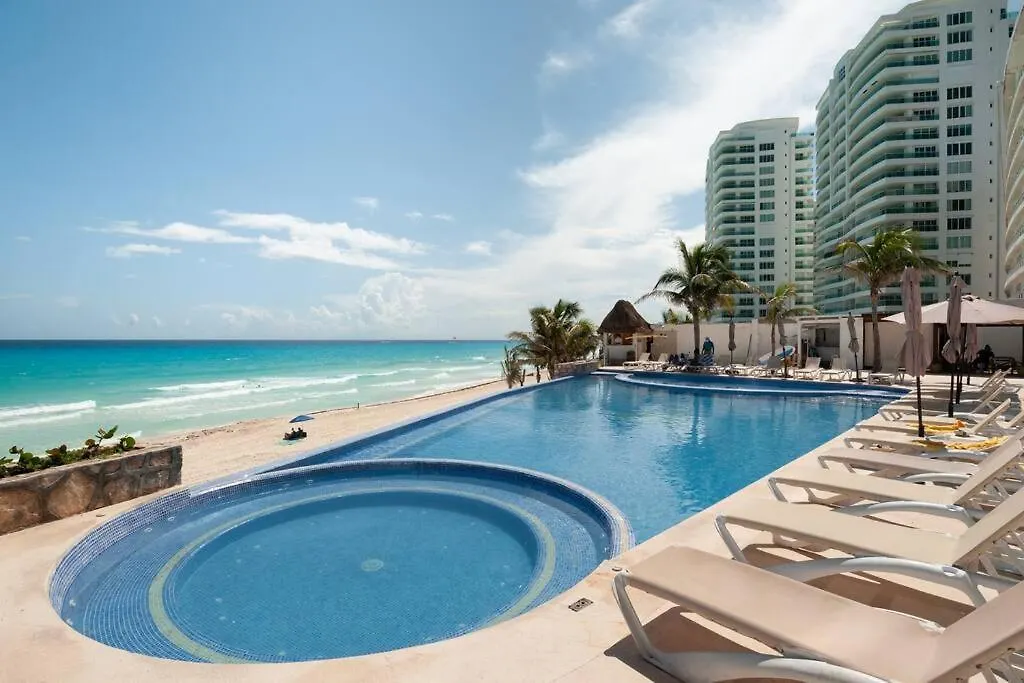 *Turquoise Escape- Beachfront Studio By Casa Paraiso* Cancun