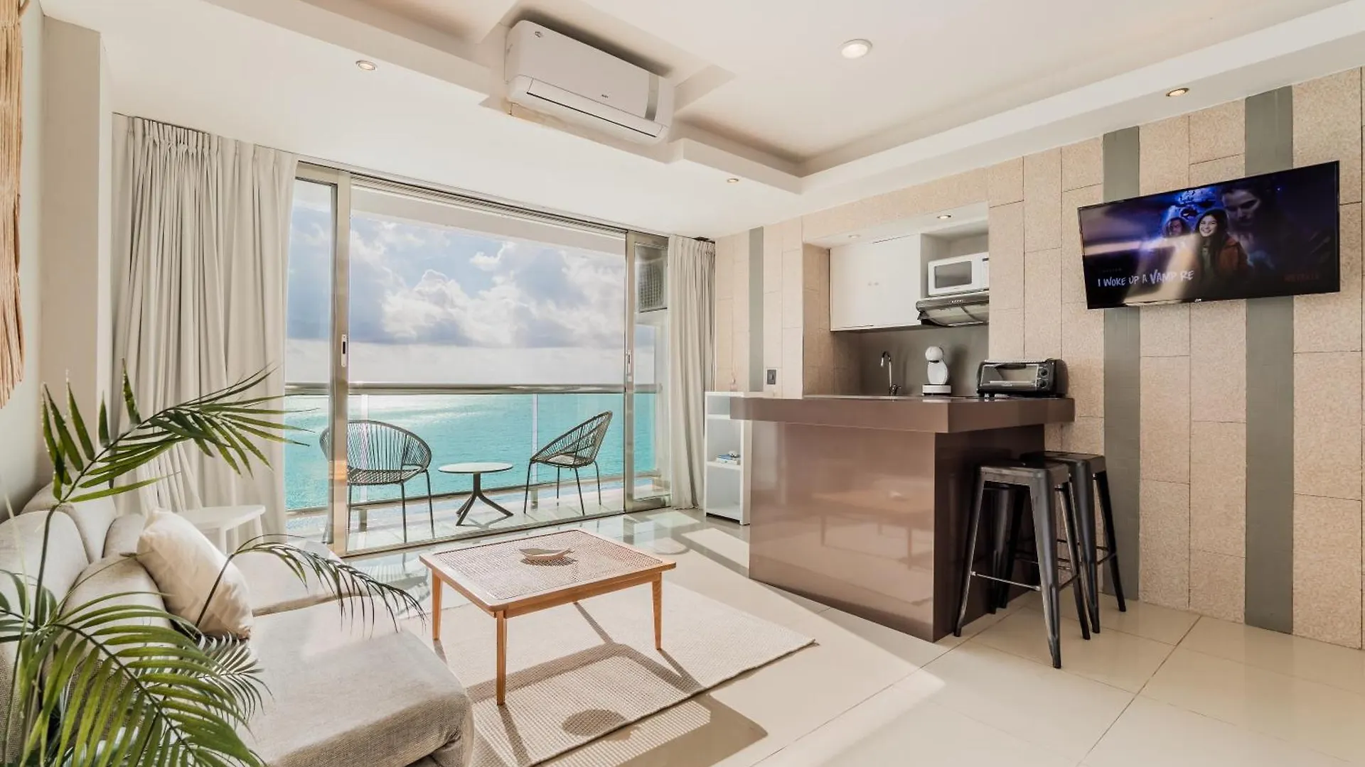 *Turquoise Escape- Beachfront Studio By Casa Paraiso* Cancun
