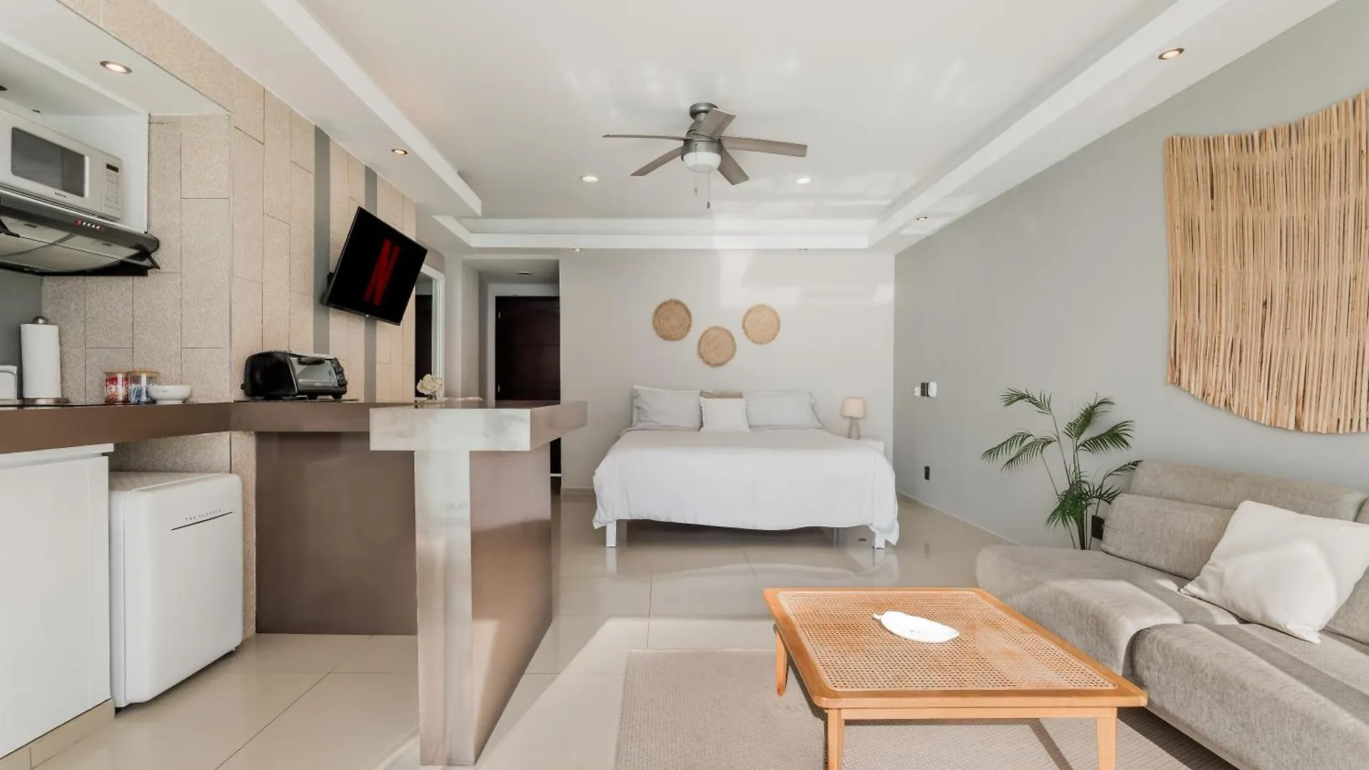 *Turquoise Escape- Beachfront Studio By Casa Paraiso* Cancun